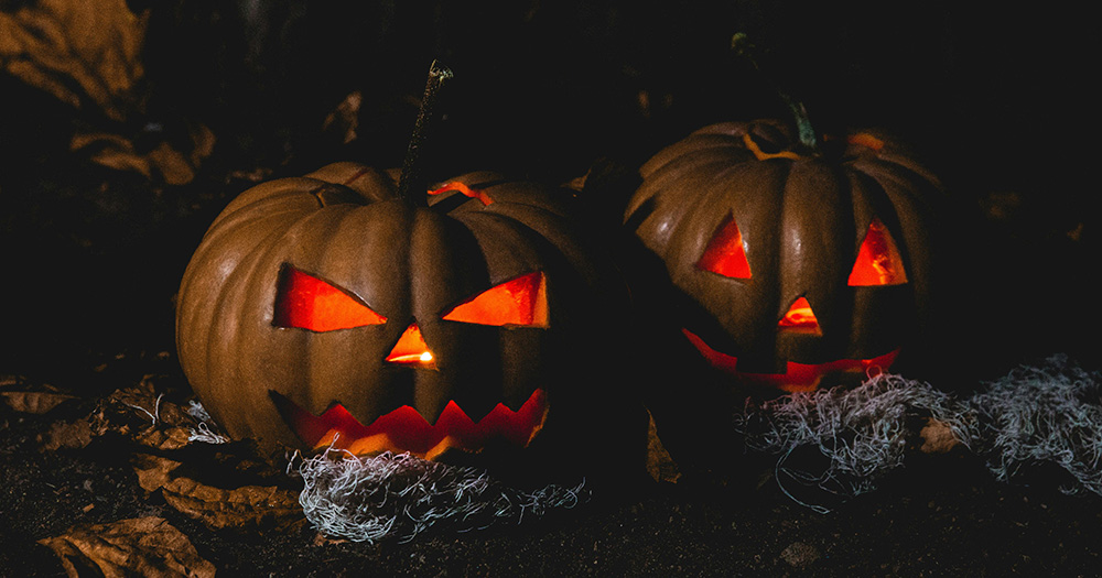 This article is about Ireland being celebrated as the Home of Halloween at a major Japan Expo. The image shows two pumpkins lit up in a dark space.